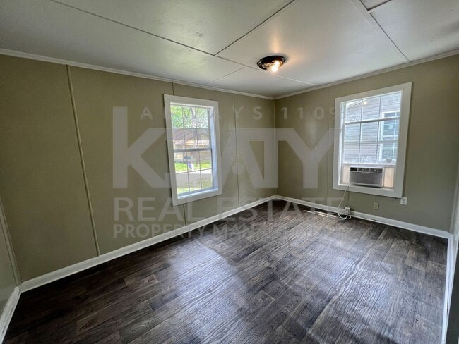 Building Photo - Coming soon! 3 Bedroom, 1 Bathroom Home!