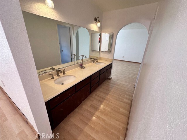 Building Photo - 2415 Mercedes Ave