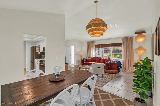Building Photo - 288 Castaways St
