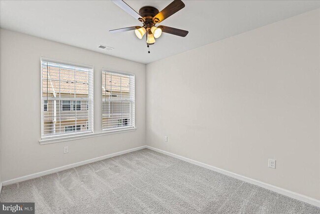 Building Photo - 9 Venice Ln