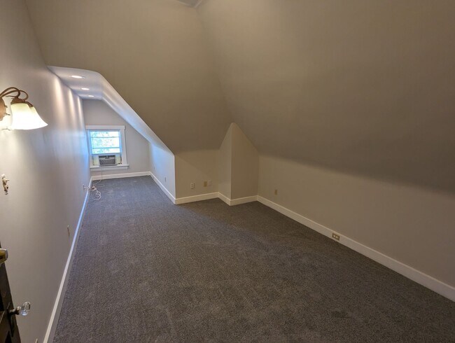 Building Photo - 2153 Slane Ave