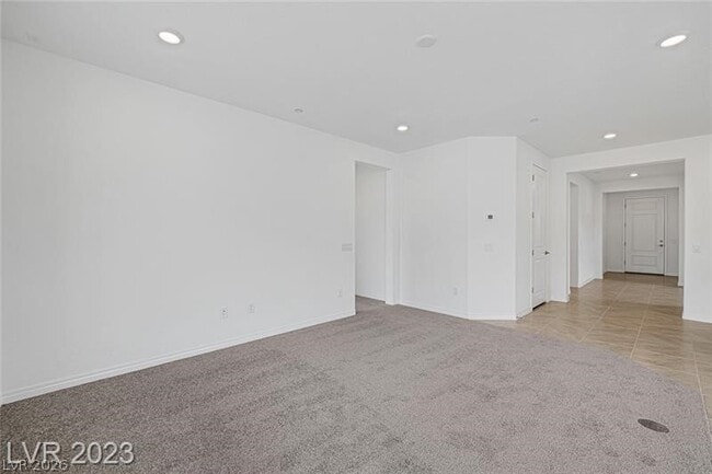 Building Photo - 10 Sun Lily Ln