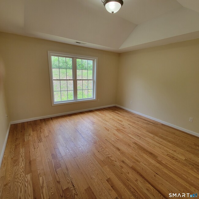 Building Photo - 19 Oak Meadows Dr