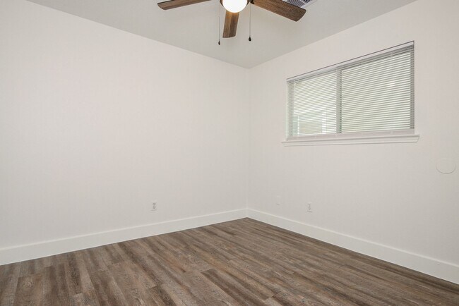 Building Photo - 10225 Farrell Dr