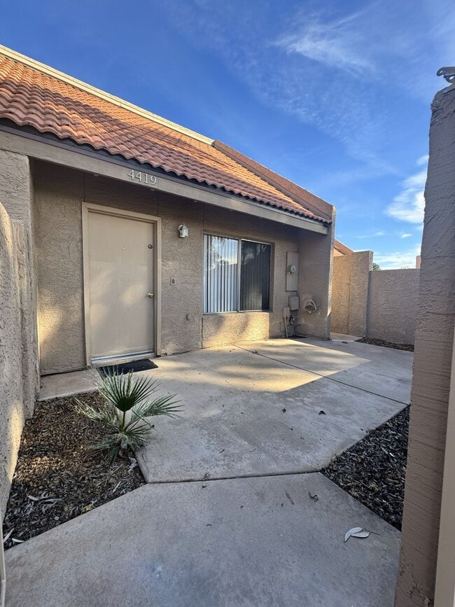 Building Photo - ***MOVE IN SPECIAL*** 2 STORY TOWNHOME WITH ATTACHED GARAGE WATER INCL