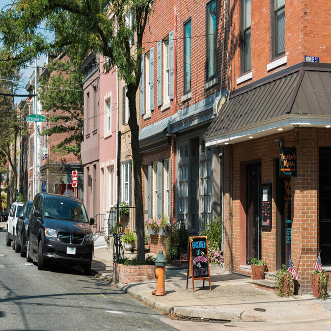 Building Photo - 218 Bainbridge St