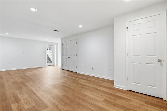 Building Photo - 32 Mabel Ln