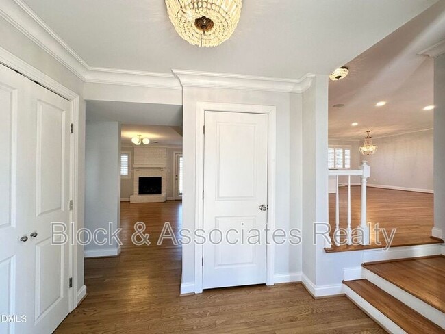 Building Photo - 4512 Drexel Dr