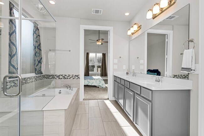 Building Photo - 17685 Martin Crk Ln