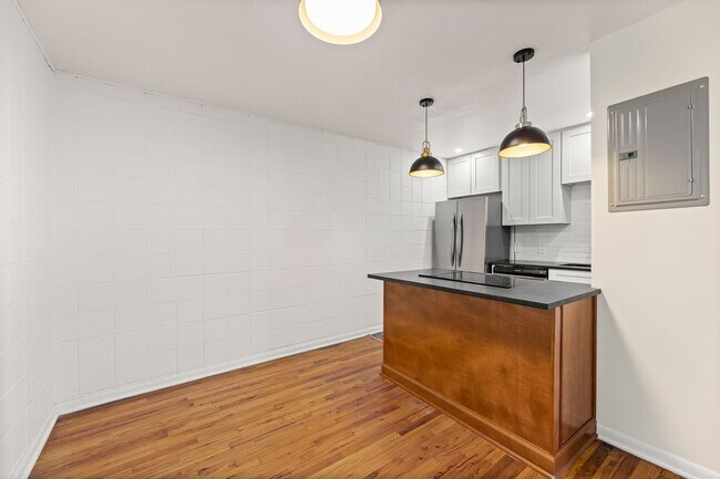 Building Photo - Walnut Apartments