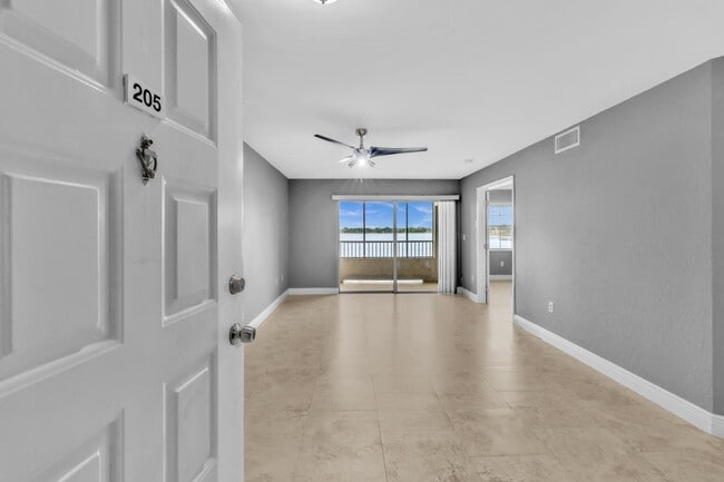 Building Photo - 2811 N Oakland Forest Dr