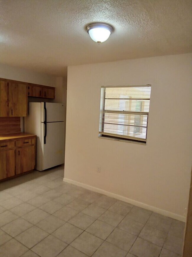 Building Photo - Spacious Duplex Home in Lakeland, FL