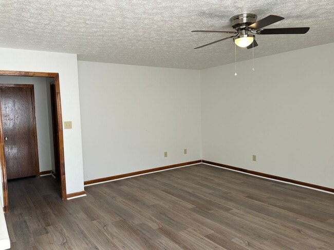 Building Photo - 304/306 Fawn Ct