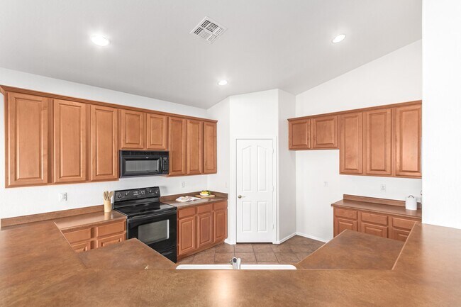 Building Photo - 4384 E Cherry Hills Dr