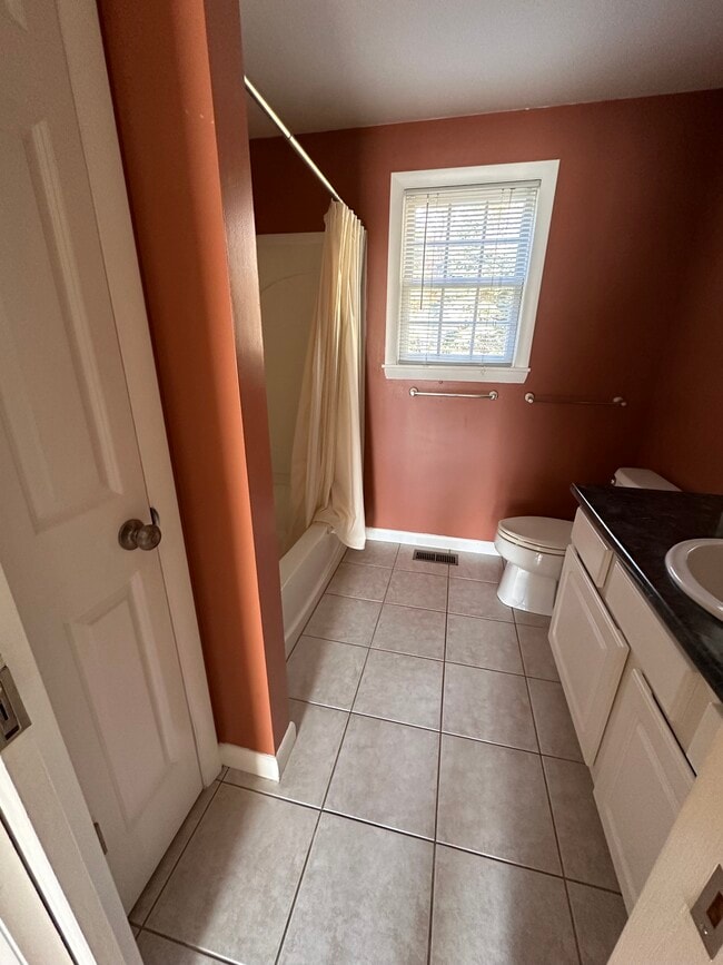 Building Photo - 3 Parkwood Dr