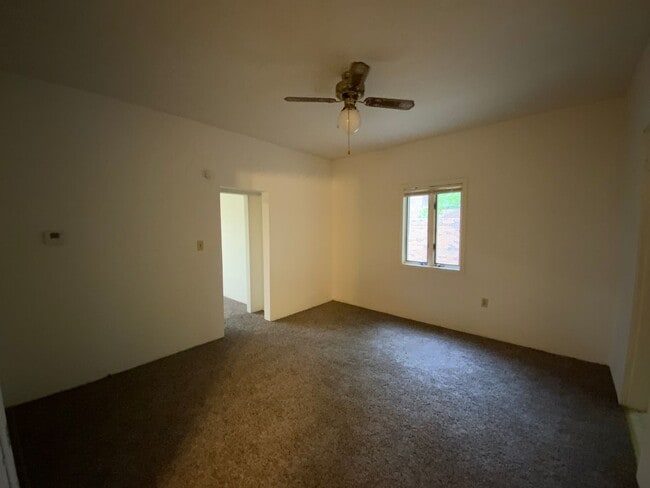 Building Photo - 1400 Bass Ave