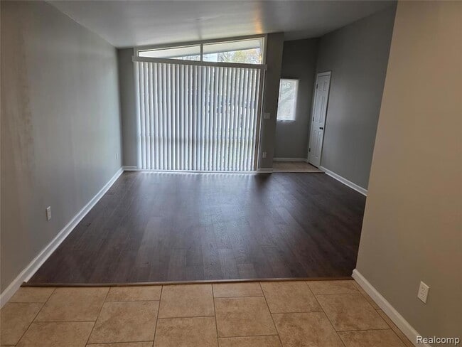 Building Photo - 261 Spring Park