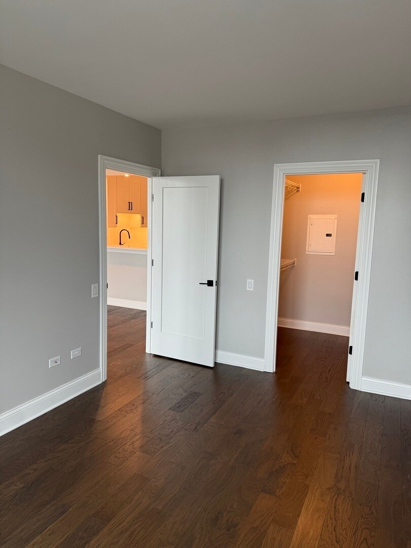 Building Photo - 400 N La Salle Dr