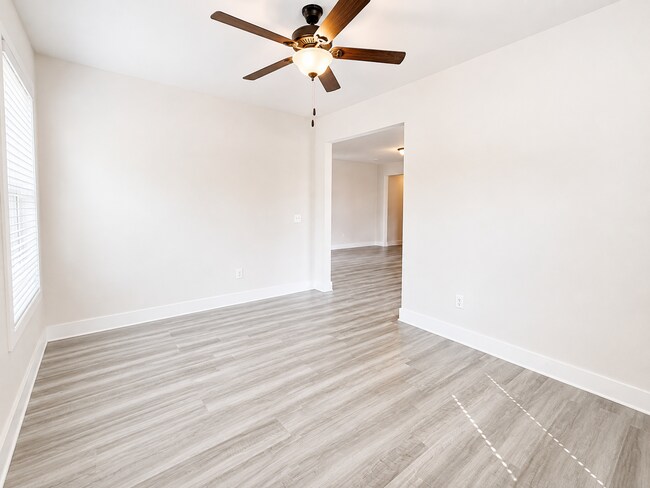 Building Photo - 404 Cattail Holw Wy