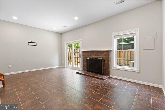 Building Photo - 6187 Green Hollow Ct