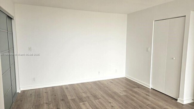 Building Photo - 18181 NE 31st Ct