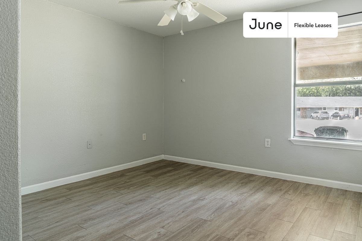 Building Photo - 5105 Spruce Cove