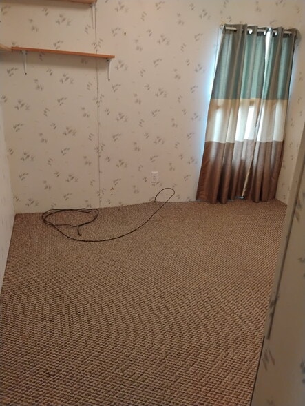 Building Photo - 713 N Linn St