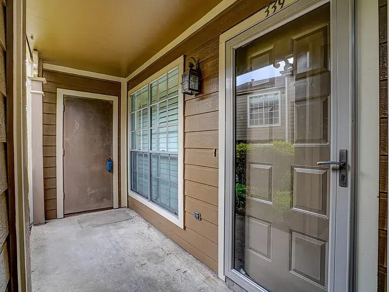 Front porch - 1860 White Oak Dr