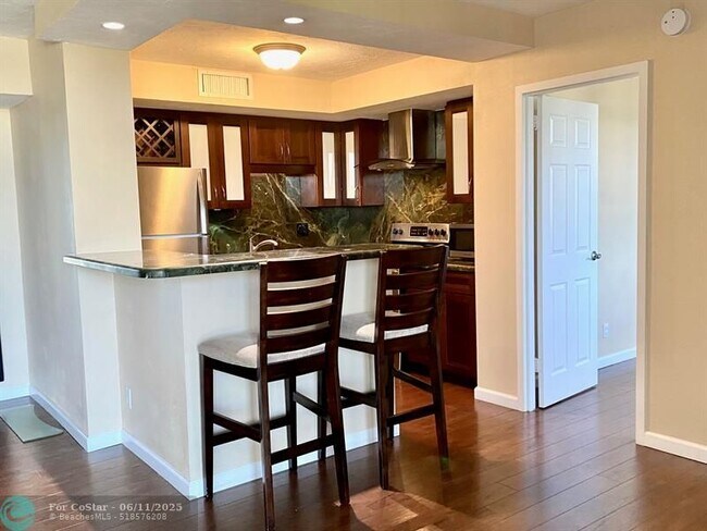 Building Photo - 1050 SE 15th St