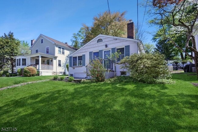 Building Photo - 32 Center St