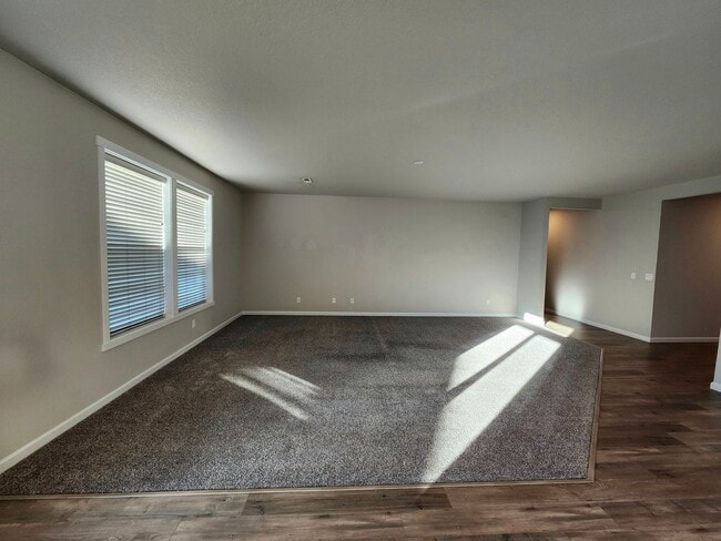 Building Photo - MOVE-IN SPECIAL: 1/2 MONTHS RENT FREE! Spacious Fully Fenced Backyard