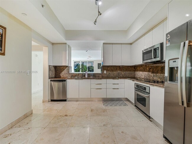 Building Photo - 3330 NE 190th St