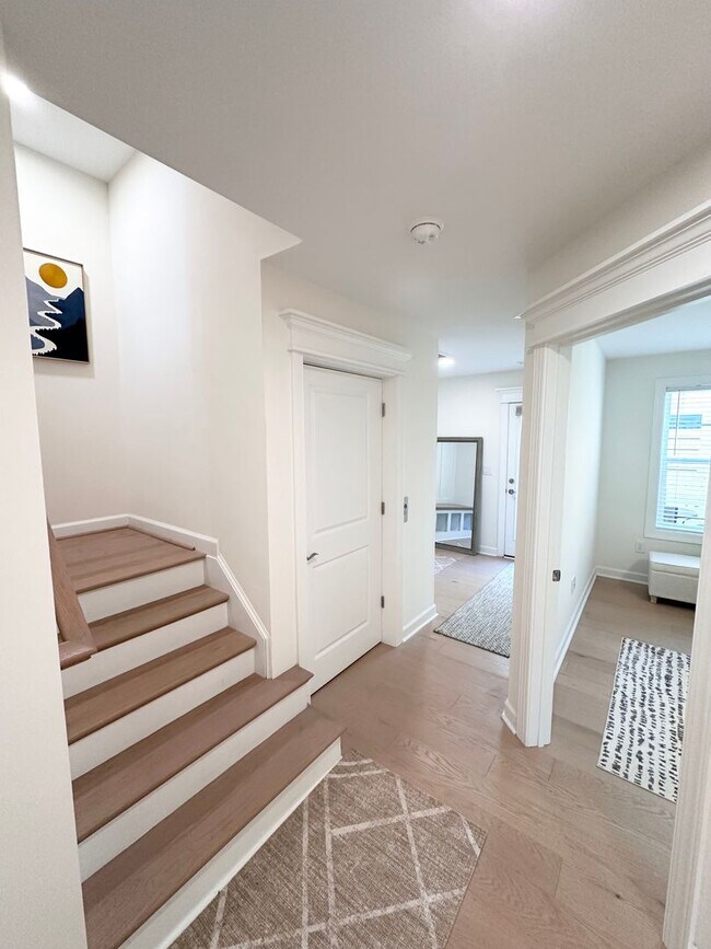 Building Photo - 2024 Built | Fully Furnished Modern Oceanf...