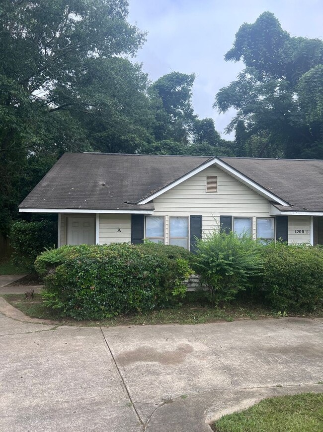 Building Photo - Brown Investments Duplex