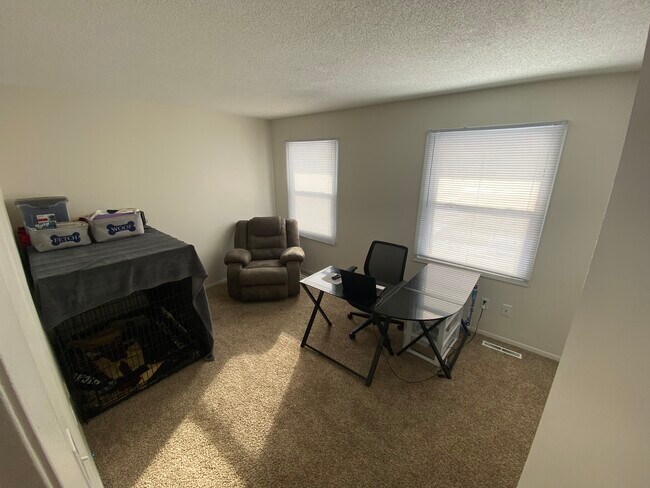 Building Photo - 1544 E Park Ave