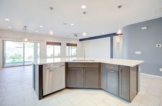 Building Photo - 6570 W Sonoma Way