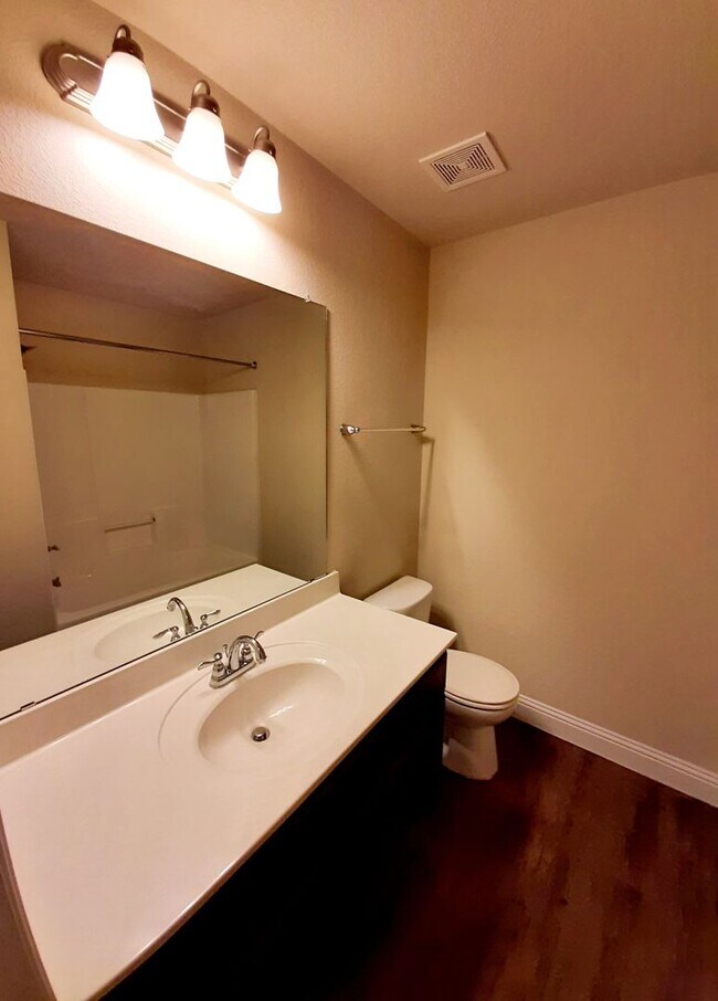 Building Photo - Beautiful 4 Bedroom, 2 Bath in sought after Arlington Neighborhood!