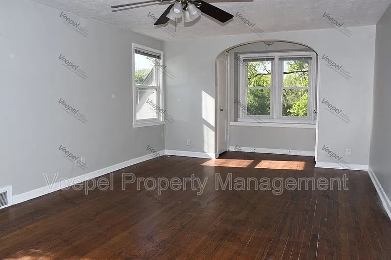 Building Photo - 1291 W Gregory Blvd