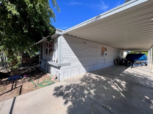 Primary Photo - 2BR Mobile Unfurnished recent remodel/Refr...