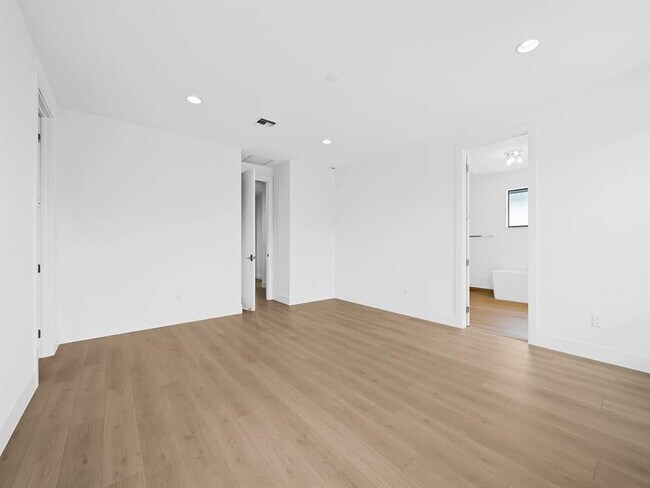 Building Photo - 1446 SW 23rd St