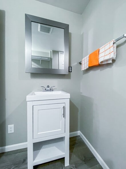 Building Photo - 1853 Fisher St