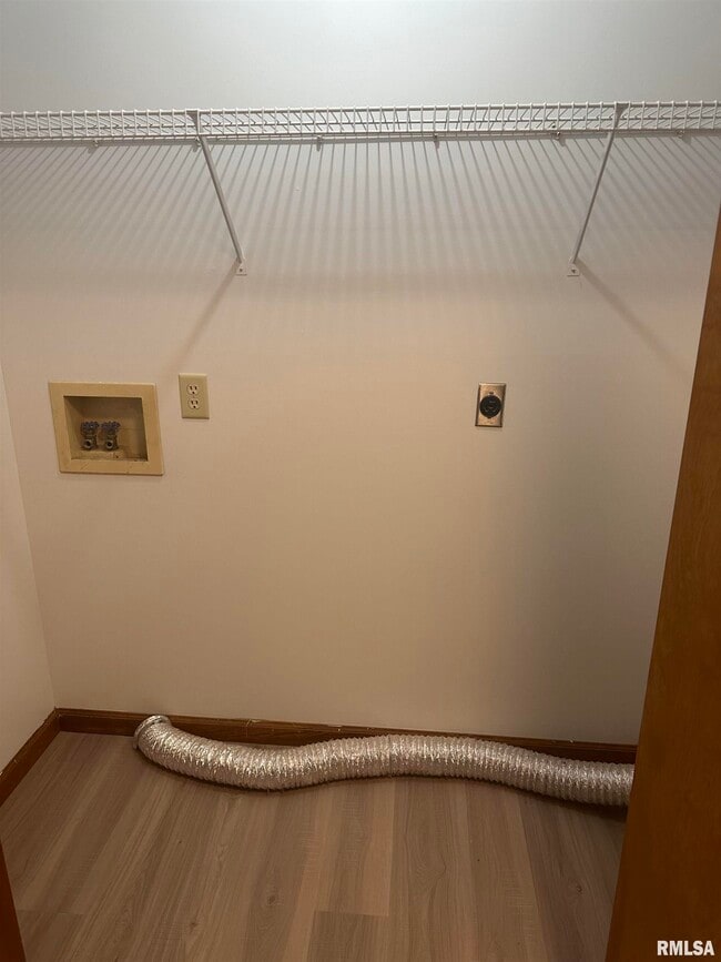 Building Photo - 3130 Cascade Dr