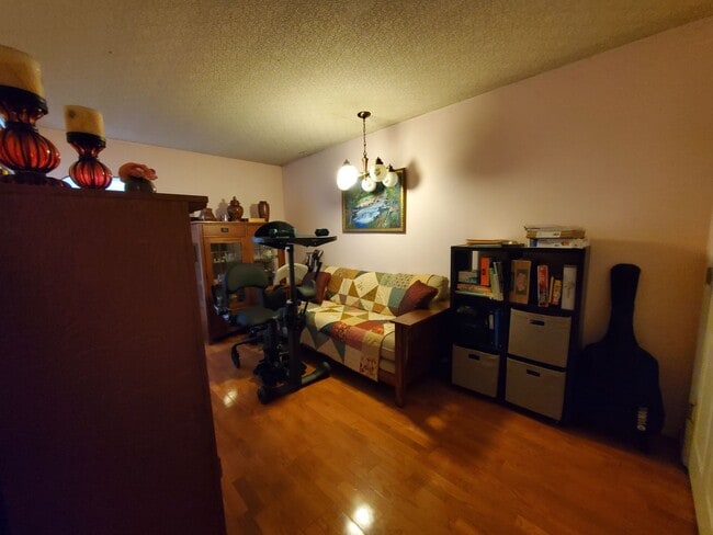 Building Photo - Charming 4BR/2BA Home with First-Floor Bed...
