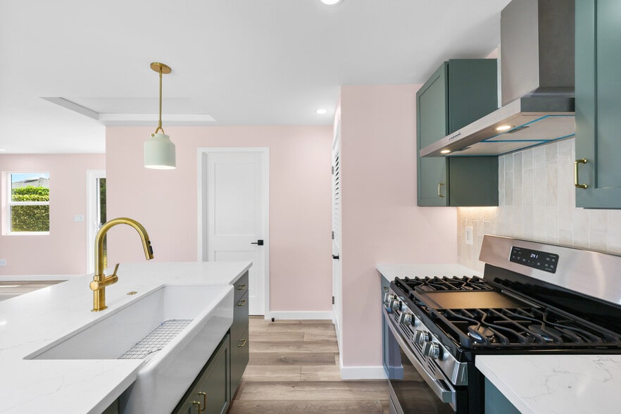 Building Photo - 4312 W 59th St