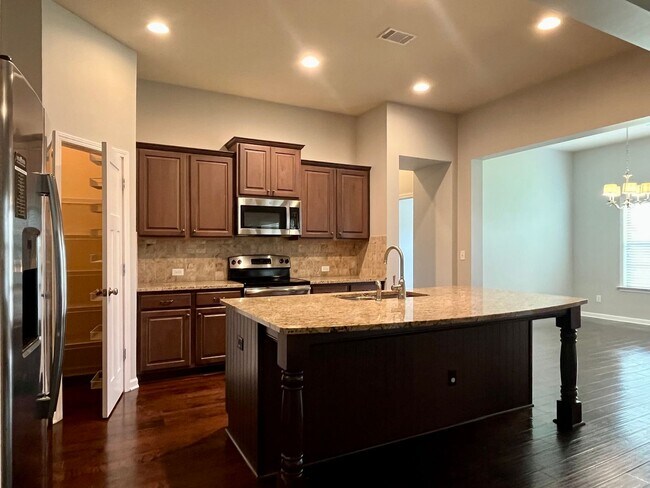 Building Photo - Deer Creek - 4BR/ 2 story/ 2500+SQFT