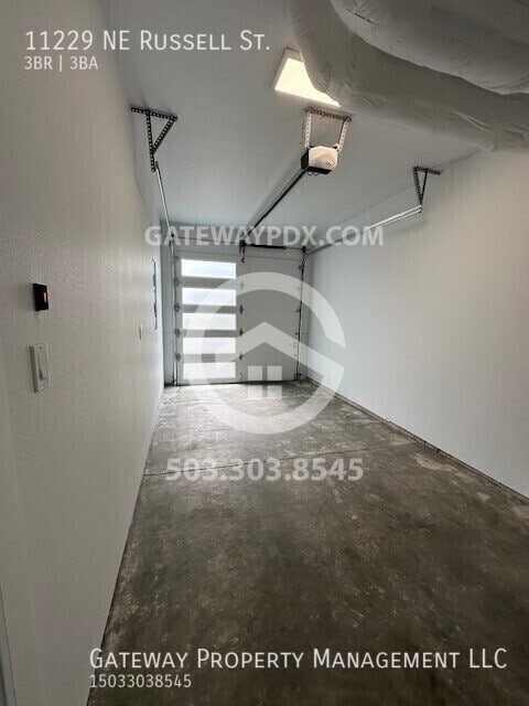 Building Photo - 11229 NE Russell St