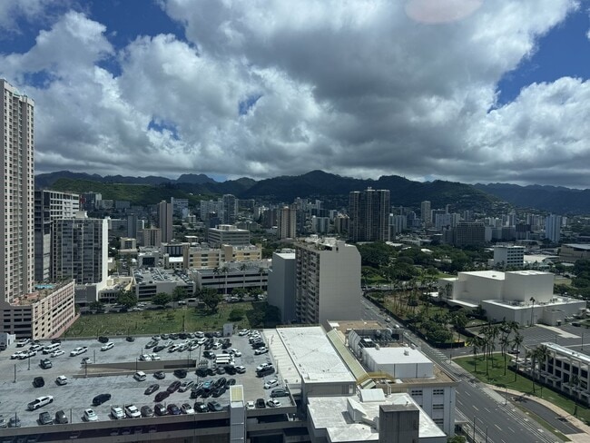 Building Photo - 888 Kapiolani Blvd