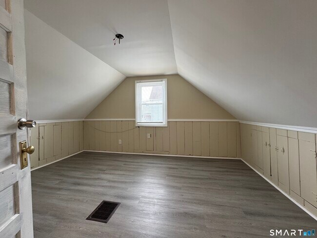 Building Photo - 56 Sidney St