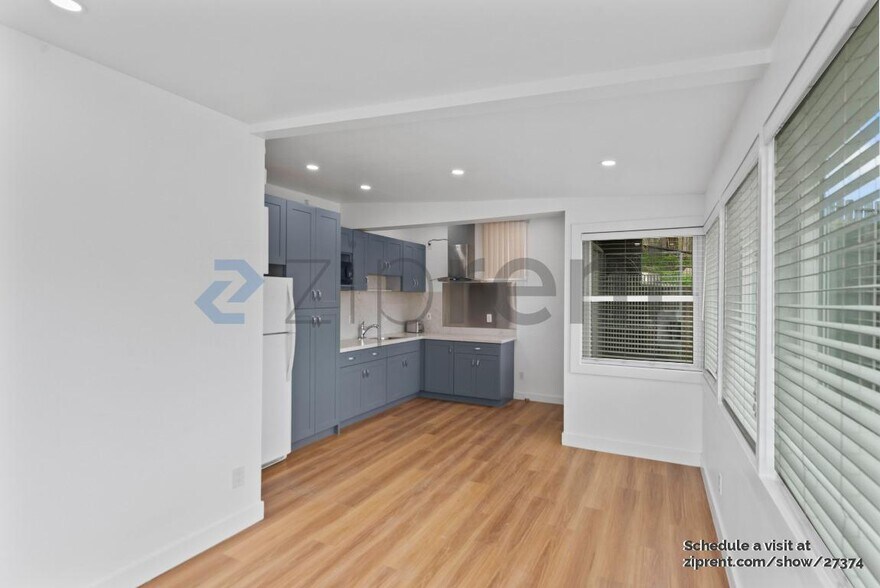 Building Photo - 815 Camaritas Ave