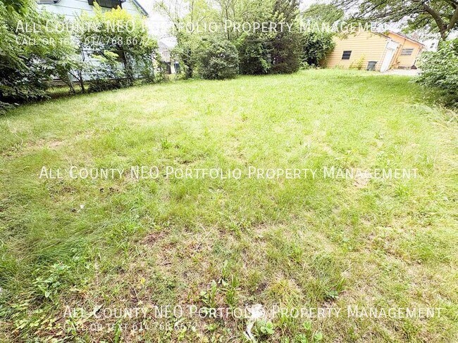 Building Photo - 400 S Highland Ave